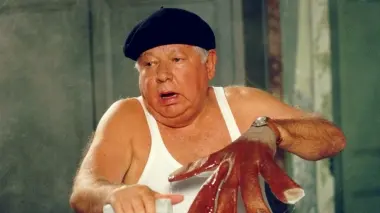Paolo Villaggio ovvero il ragionier Fantozzi e, in alto Adriano Zamperini