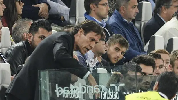 L'allenatore della Roma Rudi Garcia in tribuna dopo l'espulsione durante la partita Juventus-Roma allo Juventus Stadium di Torino in una foto d'archivio del 5 Ottobre 2014. ANSA/LUCIANO ROSSI/AS ROMA