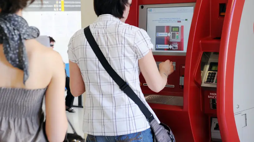 Le macchinette automatiche per il pagamento del ticket sanitario oggi 29 Luglio 2011 all'Ospedale Molinette di Torino. In Piemonte i ticket sanitari sugli esami strumentali e di laboratorio saranno 'modulari' e saranno introdotti a partire dalla mattina del 5 agosto: lo ha reso noto il Presidente della Regione, Roberto Cota, precisando che la delibera sui ticket e' stata approvata stamani dalla Giunta Regionale. ANSA/DI MARCO