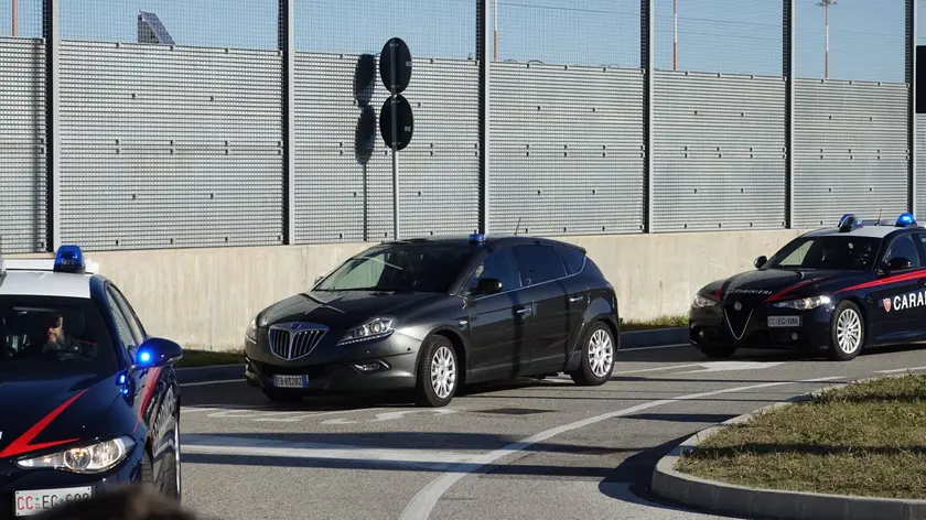 L'auto in cui è stato caricato Filippo Turetta per essere trasportato in carcere a Verona