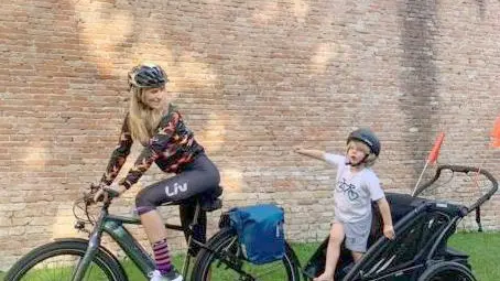 Camilla Alberta Cassandro è partita lunedì da Padova insieme al figlio Leonardo: raggiungeranno La Thuile in una settimana. Ma il primo giorno, sotto la pioggia, è stato subito duro