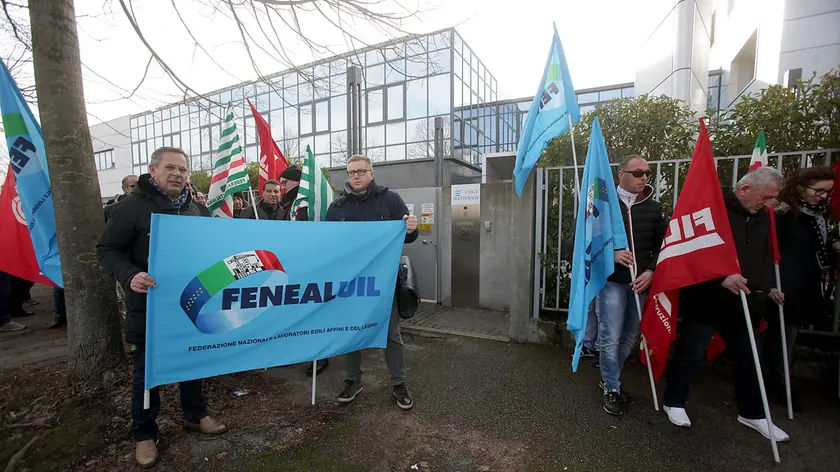 MARIAN - AGENZIA BIANCHI - PADOVA - SIT IN DAVANTI ALLA MANTOVANI