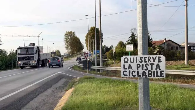 Cartello stardale di protesta Legnaro POLETTO