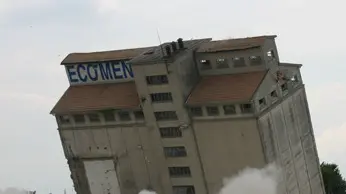 foto Ferrari per Poletto, abbattimento della torre dell'ex mangimmificio a Cittadella
