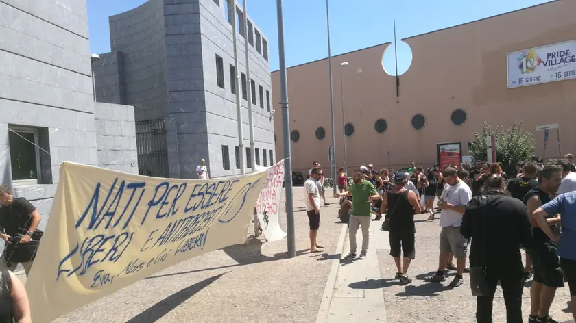 Manifestazione di protesta davanti al tribunale di Padova