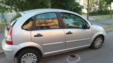 IMPATTO INEVITABILE. L’auto che ha investito il bimbo