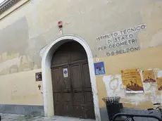 L’ingresso dell’istituto tecnico per geometri Belzoni in via Speroni