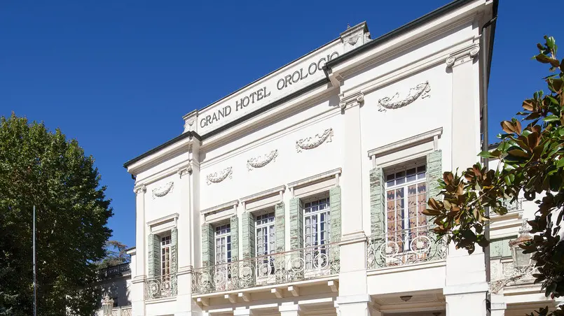 La facciata del Grand Hotel Orologio