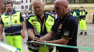 VOLONTARI. Il taglio del nastro a Piove