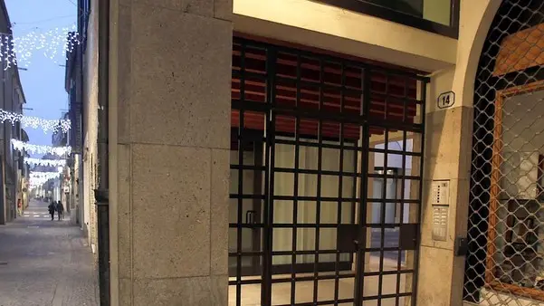 FERRO - ESTERNO NEGOZIO PETTENAZZO CORTE ZABARELLA