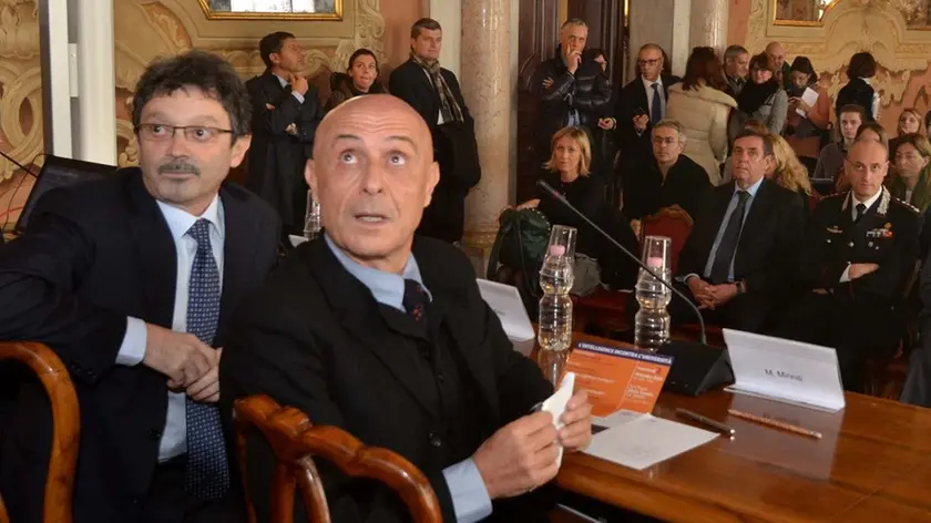 Interpress/M.Tagliapietra Venezia 02.12.2015.- Marco Minniti, Sottosegretario di Stato alla Presidenza del Consiglio dei Ministri con delega della Sicurezza. Cà Dolfin, Università di cà Foscari. Nella foto con il Rettore Michele Bugliesi.