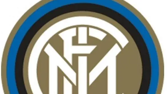 L'Inter cambia logo. Il nuovo stemma della società nerazzurra, che da oggi accompagnerà tutte le attività del club, è stato svelato attraverso il sito ufficiale. A realizzare il progetto grafico è stato lo studio di design Leftloft. Nel nuovo logo non compare la stella, conquistata dopo la vittoria del decimo scudetto nel '66, che rimarrà solo sulle maglie da gioco, 7 luglio 2014. ANSA/WWW.INTER.IT ++ NO SALES, EDITORIAL USE ONLY ++