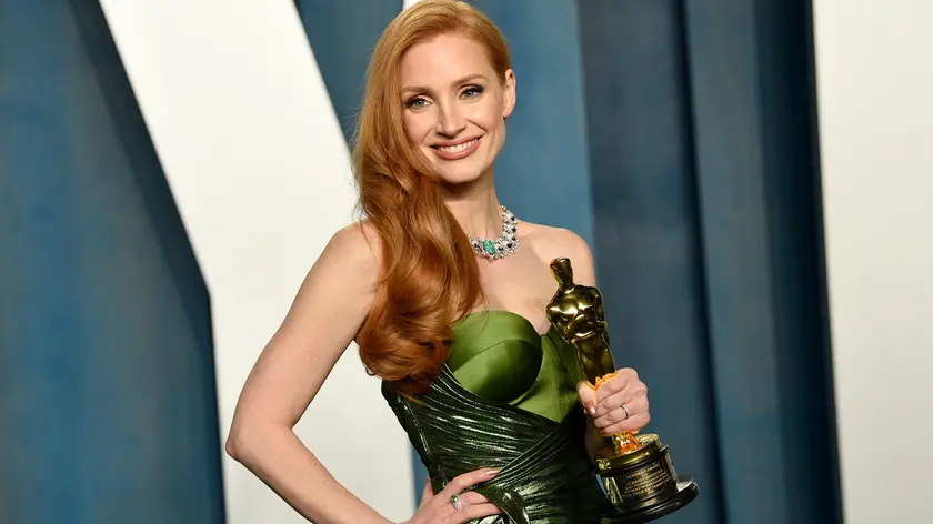 Jessica Chastain con la statuetta dell'Oscar (AP)