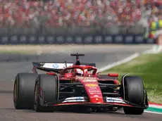 epa11352891 Scuderia Ferrari driver Charles Leclerc of Monaco in action during the Formula One 1 Grand Prix of the Emilia Romagna in Imola, Italy, 19 May 2024. EPA/DANILO DI GIOVANNI