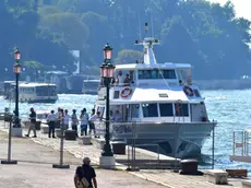 Passeggeri della Nave da crociera Norwegian Gem arrivano con imbarcazioni in Riva dei 7 Martiri (fotoservizio Interpress)