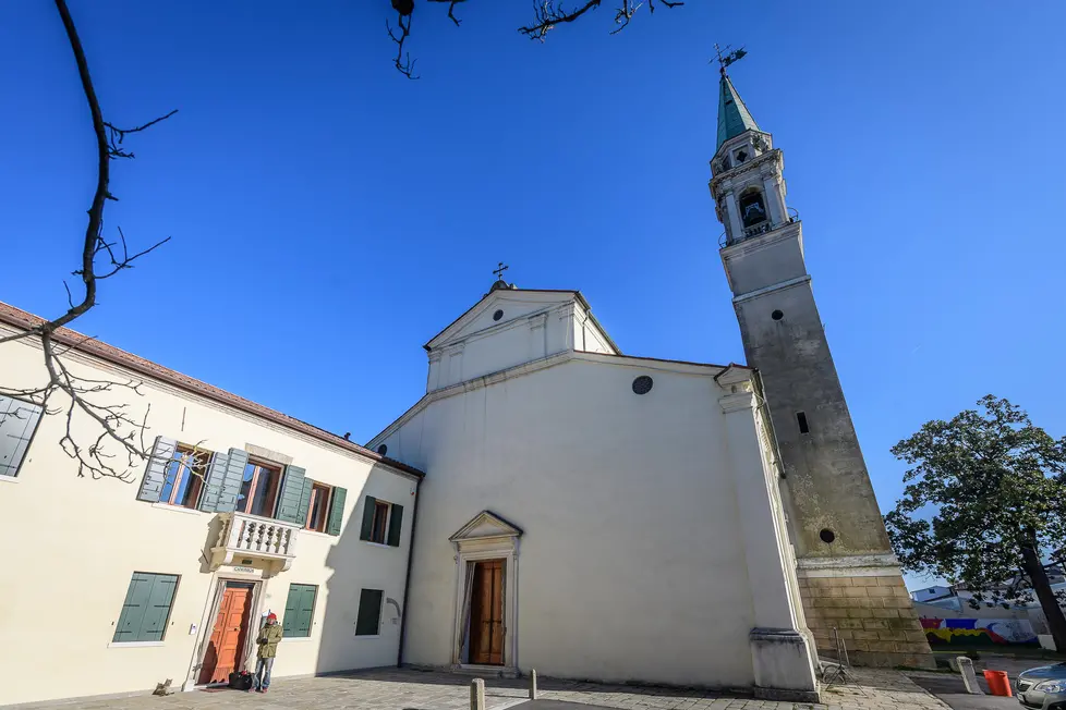 Bovolenta (PD), 19 dicembre 2017. Vedute di Bovolenta. Nella foto: la chiesa.
