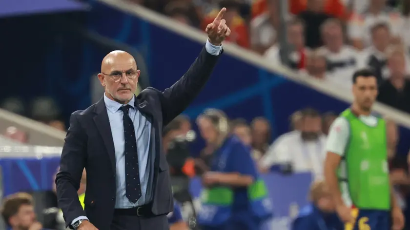 epa11469233 Head coach Luis de la Fuente of Spain reacts during UEFA EURO 2024 semi-finals soccer match between Spain and France in Munich, Germany, 09 July 2024. EPA/CLEMENS BILAN