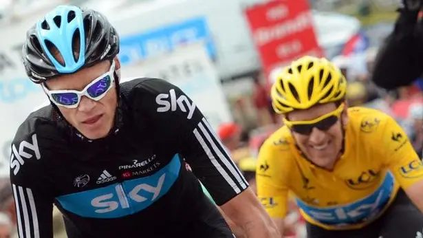 epa03311230 British riders Christopher Froome (L) and Bradley Wiggins (R), both of the Sky Procycling team, in action during the 17th stage of the Tour de France 2012 cycling race between Bagneres-de-Luchon and Peyragudes, France, 19 July 2012. Wiggins retained the overall leader's yellow jersey. EPA/YORICK JANSENS BELGIUM OUT