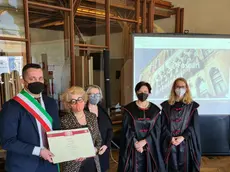 Da sinistra il sindaco di Campolongo, la zia di Cristina, Michela Pavesi e le due prorettrici