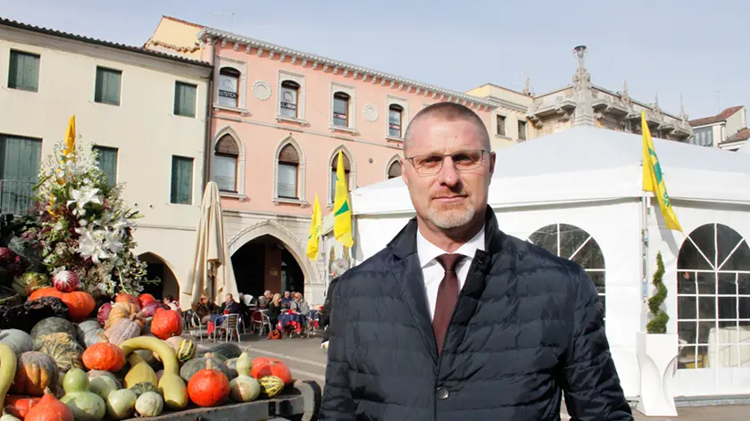 Stand enogastronomici Coldiretti in Piazza Ferretto Mestre. Nella foto il presidente di Coldiretti Venezia Iacopo Giraldo