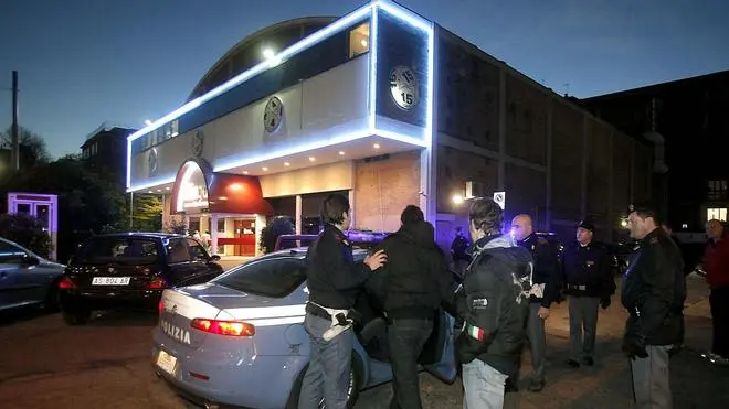FERRO - BLITZ DELLA POLIZIA ZONA BINGO ARCELLA