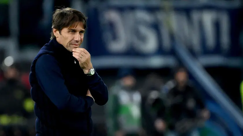 epa11759375 SSC Napoli's head coach Antonio Conte reacts during the Italian Cup round of 16 soccer match between SS Lazio and SSC Napoli at the Olimpico stadium in Rome, Italy, 05 December 2024. EPA/ETTORE FERRARI