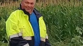 Gianfranco Vedovato, 54 anni, con il motosega