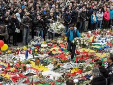 epa05229158 Thousands of people gather and pay tribute to the many people killed and injured in multiple terrorist attacks in Brussels on 22 March, during a minute of silence at Place de la Bourse, Brussels, Belgium, 24 March 2016. Security services are on high alert following two explosions in the departure hall of Zaventem Airport and one at Maelbeek Metro station in Brussels. Many people died and even more were injured in the attacks which Islamic State (IS) has since claimed responsibility for. EPA/CHRISTOPHE PETIT TESSON