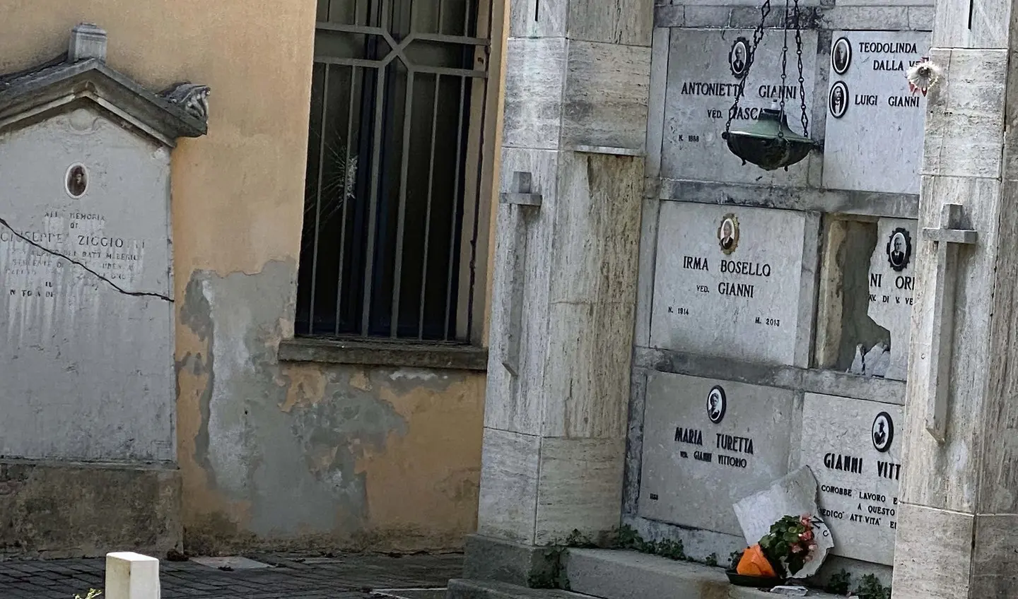 FERRO -AGENZIA BIANCHI-PADOVA- DANNI CIMITERO ARCELLA