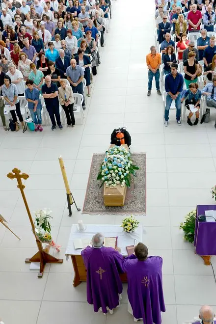BOTTIN - 21/06/2016 - monselice - funerale del dottor Massimo Arboit nella foto: delle bombole da sommozzatore affianco alla bara ph zangirolami