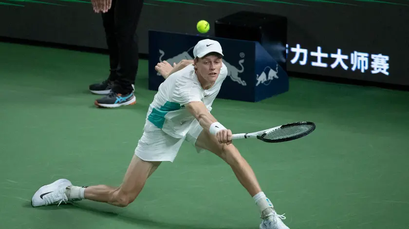 epa10911322 Jannik Sinner of Italy in action against Ben Shelton of USA during their match at the Shanghai Masters tennis tournament, Shanghai, China, 10 October 2023. EPA/ANDRES MARTINEZ CASARES