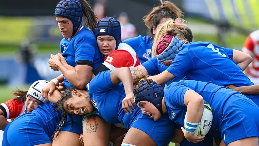epa10260055 Rinka Matsuda (C) of Japan in action during the Women's Rugby World Cup Group Stage match between Japan and Italy at Waitakere Stadium in Auckland, New Zealand, 23 October 2022. EPA/Andrew Cornaga AUSTRALIA AND NEW ZEALAND OUT Mandatory photo credit - Andrew Cornaga / www.photosport.nz