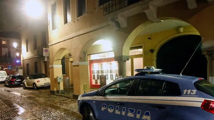 FERRO - SUICIDIO VIA CALFURA