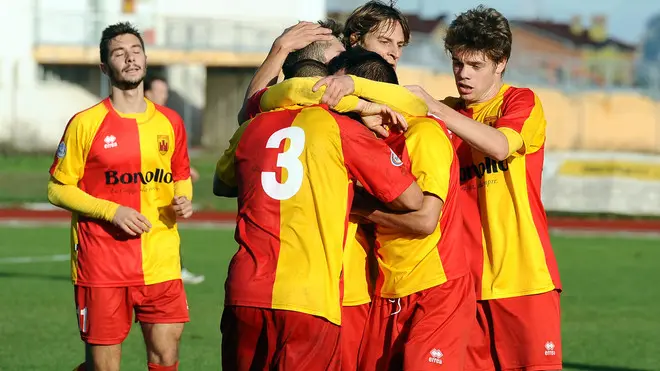 Este, 01.11.12 Partita Este-Legnago Nella foto: esultanza di Sottovia dopo il gol Ph. Zangirolami