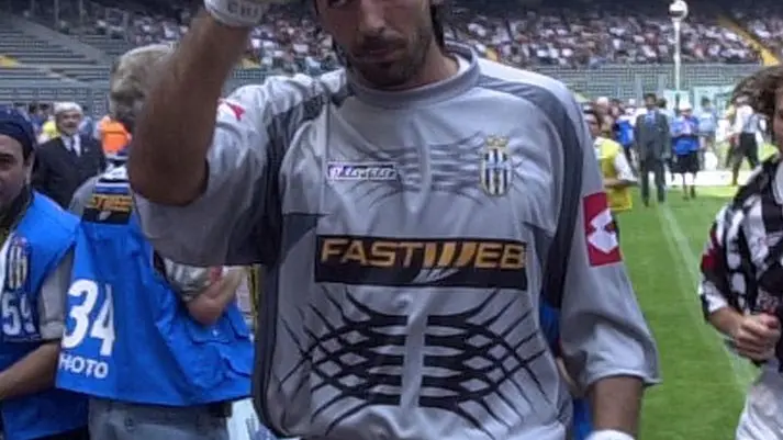 FOTO IPP/Massimo Rana Torino 26-08-2001 Campionato di calcio serie A 2001/2002 Juventus-Venezia 4-0 nella foto gianluigi buffon Italy Photo Press - World Copyright
