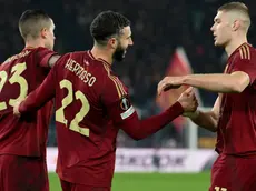 AS Roma's Mario Hermoso (C) celebrates with his teammates after scoring the 3-0 goal during the UEFA Europa League group stage round 6 soccer match between AS Roma and SC Braga at Olimpico stadium in Rome, Italy, 12 December 2024. ANSA/ETTORE FERRARI
