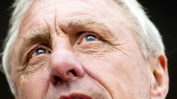 epa04394211 Dutch soccer legend Johan Cruyff during the annual Open Day of the Johan Cruyff Foundation at the Olympic Stadium in Amsterdam, the Netherlands, 10 September 2014. During this special day, children with and without handicaps and disabilities have the opportunity to do sports at various venues and clinics. EPA/KOEN VAN WEEL