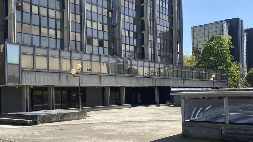 Piazza Salvemini, nel cuore del polo amministrativo del Tribloc