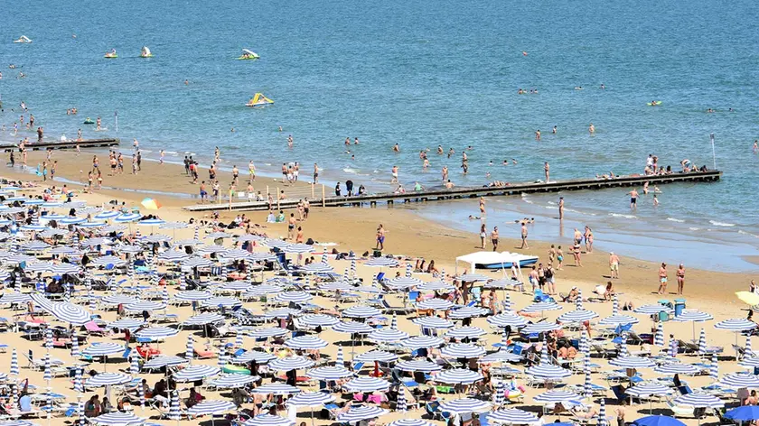 DE POLO - TOMMASELLA - JESOLO - SPIAGGIA AFFOLLATA