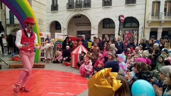 Davide Quagliotto ai tempi di uno spettacolo di strada