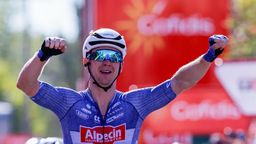 epa11554360 Australian Kaden Groves of UCI WorldTeam Alpecin–Deceuninck celebrates winning the second stage of the Spanish Vuelta, between Cascais and Ourem, in Portugal, 18 August 2024. EPA/Javier Lizon