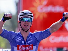 epa11554360 Australian Kaden Groves of UCI WorldTeam Alpecin–Deceuninck celebrates winning the second stage of the Spanish Vuelta, between Cascais and Ourem, in Portugal, 18 August 2024. EPA/Javier Lizon