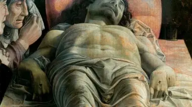 Al centro, il Cristo morto di Andrea Mantegna che incanta e intimorisce