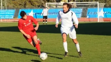 GABRIELE RODIGHIERO. Eccolo in azione con la maglia del Città di Jesolo: l’espero difensore centrale (34 anni) è il nuovo acquisto dell’Abano