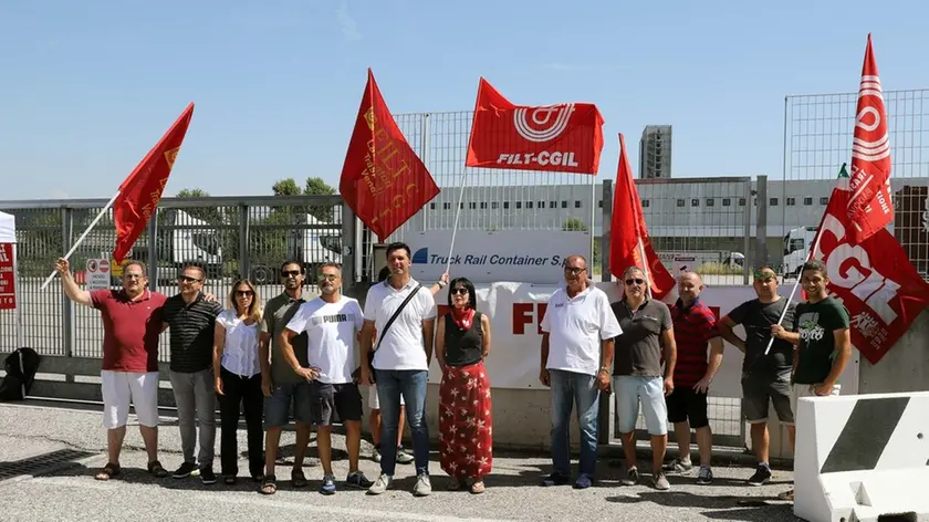 MARIAN - AGENZIA BIANCHI - PADOVA- PROTESTA INTERPORTO VIA INGHILTERRA
