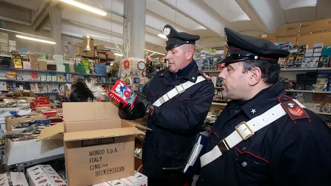 BARON - CARABINIERI AL CENTRO INGROSSO CINA