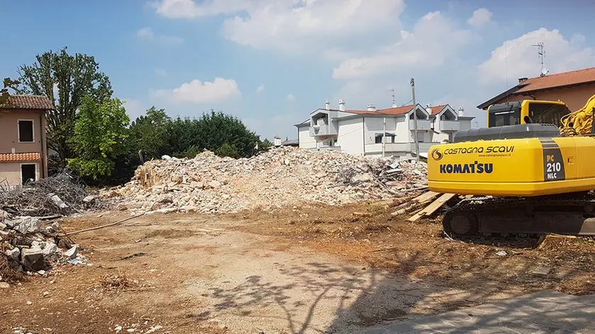 ZUPO - FOTOPIRAN - ABANO - ABBATTIMENTO EX VILLA LIBERTY MONTEORTONE