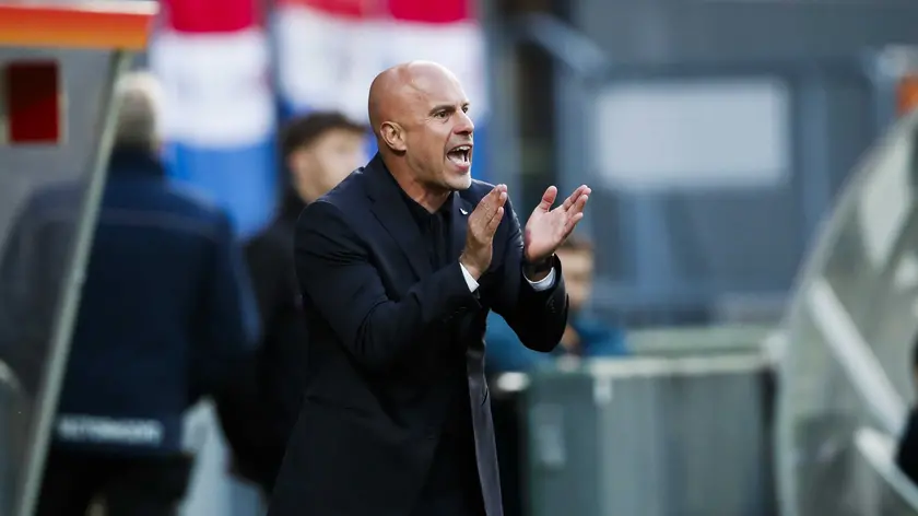 epa11475043 Italy coach Andrea Soncin gestures during the UEFA Women's EURO 2025 qualifying soccer match between the Netherlands and Italy in Sittard, the Netherlands, 12 July 2024. EPA/BART STOUTJESDIJK