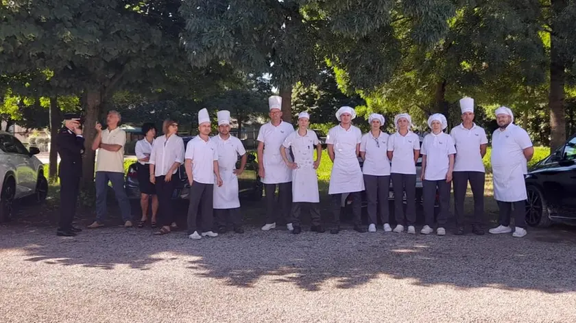La protesta dei dipendenti della pasticceria Novello