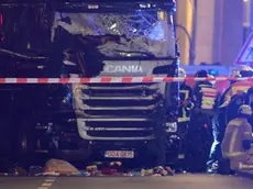An injured person is carried on an stretcher by fireman at the scene where a truck crashed into a Christmas market, close to the Kaiser Wilhelm memorial church in Berlin, Germany, 19 December 2016. According to the police, at least 12 people are reported killed and at least 48 injured in what police suspect was a deliberate attack. ANSA/CLEMENS BILAN ATTENTION EDITORS : MANDATORY CREDIT - CLEMENS BILAN/EPA